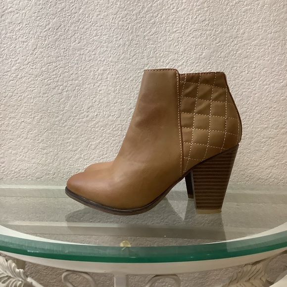 Cute, Ankle Booties. Size: 5.5  #Bamboo - Picture 2 of 8